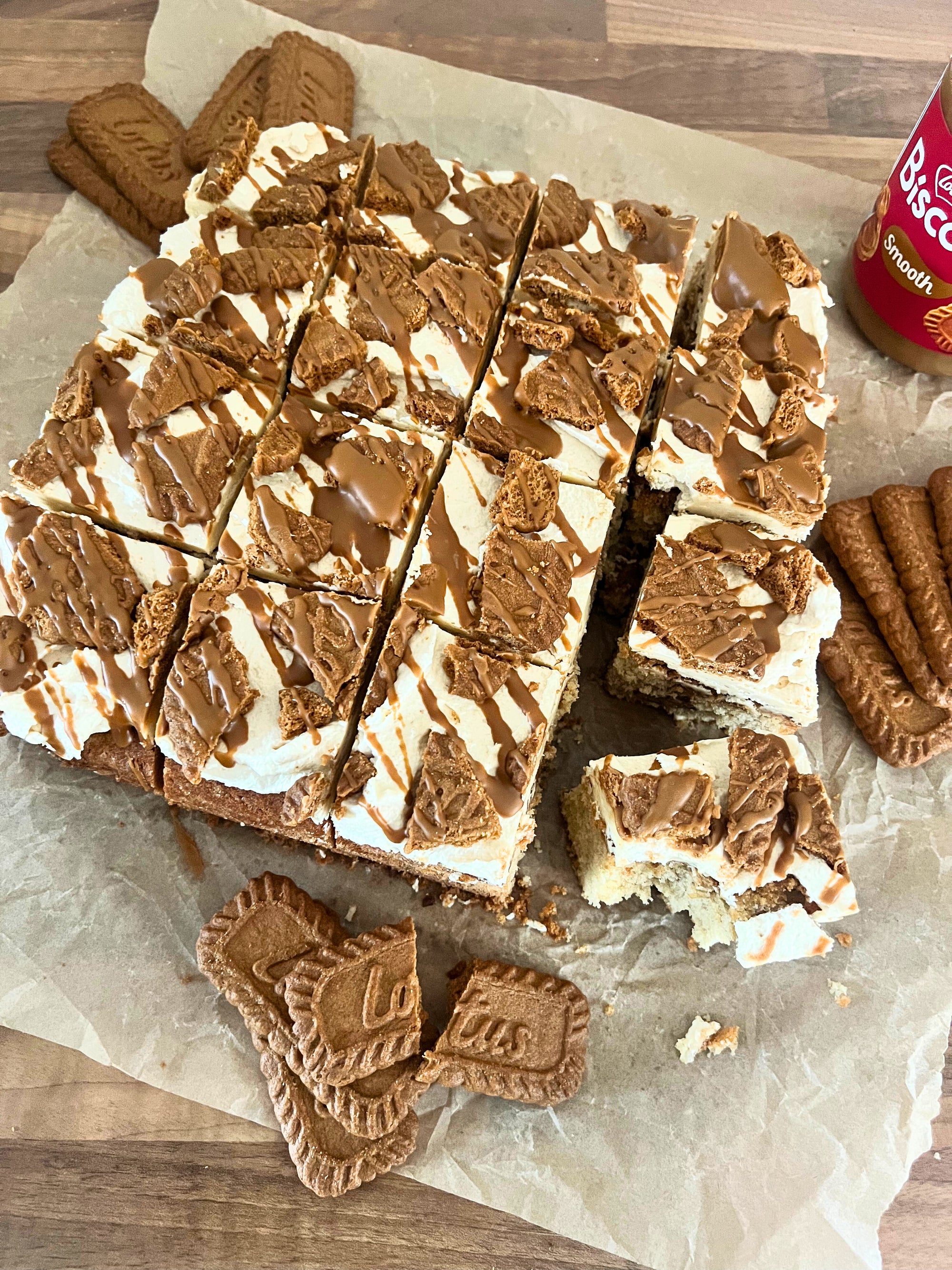 White Chocolate and Biscoff Traybake