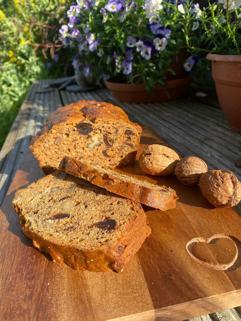 Date, apple and walnut cake